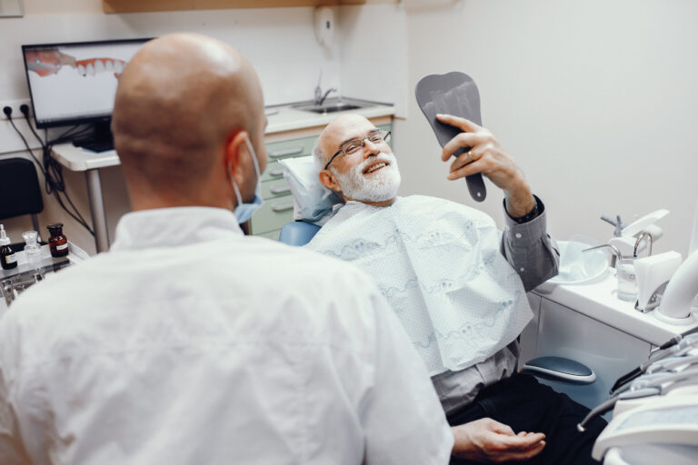 Ar tikrai verta? Kas pasikeičia po dantų implantacijos